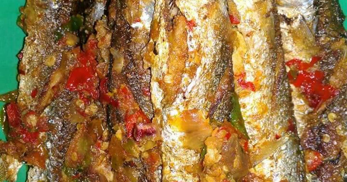 3904742 Ikan Belanak Goreng Sambal