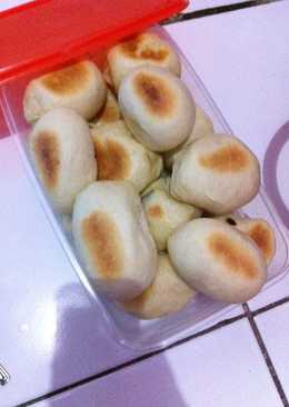 Roti isi coklat dan sosis pake happy call