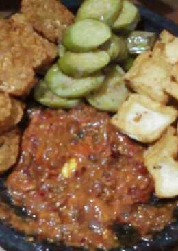 Penyetan TETATE (TEmpe TAhu TErong)