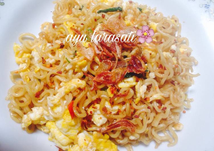 gambar untuk resep Mie Goreng Kangkung (Indomie Instan Goreng)