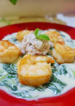 Creamy spinach with prawns