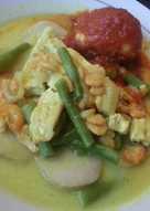 Lontong sayur bumbu merah