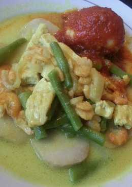 Lontong sayur bumbu merah