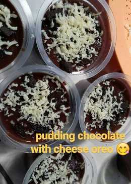 Pudding chocolate with cheese oreo