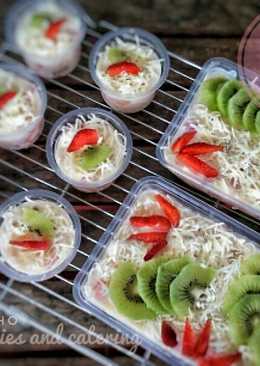 Yogurt salad buah