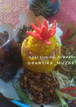 43. Nasi kuning tumpeng mini