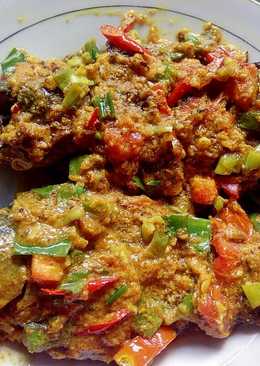 Ikan gurame bumbu kuning