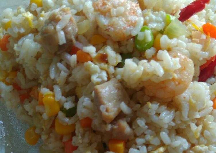 bahan dan cara membuat Nasi goreng rumahan ala Restauran
