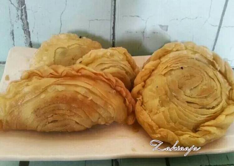 gambar untuk cara membuat Karipap / pastel