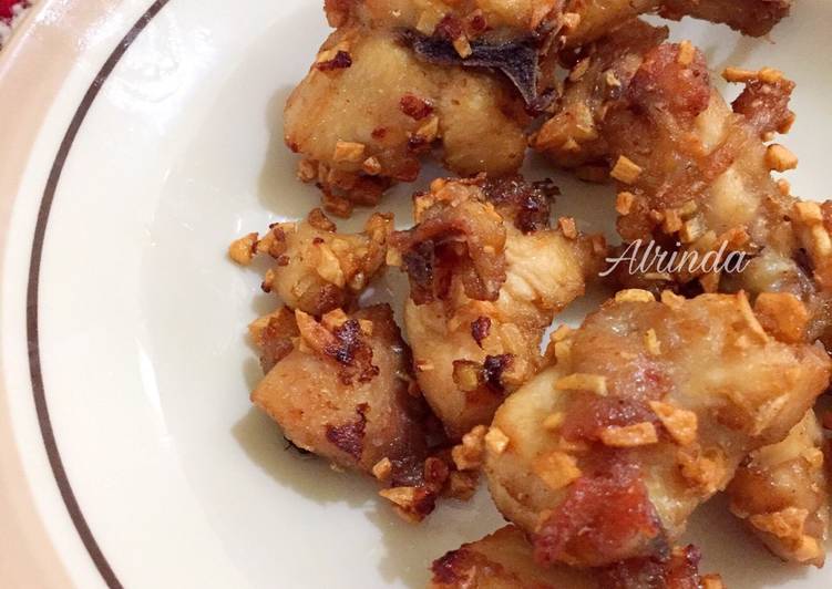 gambar untuk resep makanan Garlic Fried Chicken (Ayam Goreng Bawang Putih)