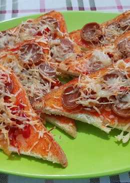 Pizza Roti Tawar Sosis Panggang