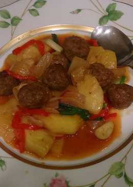 Bola bola daging sapi masak nanas asam pedas