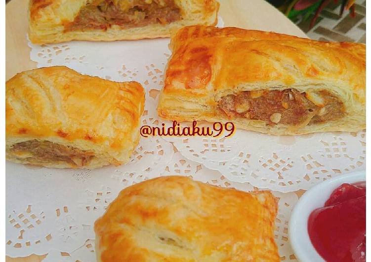 resep masakan Puff Pastry Daging or Saucijs Brood