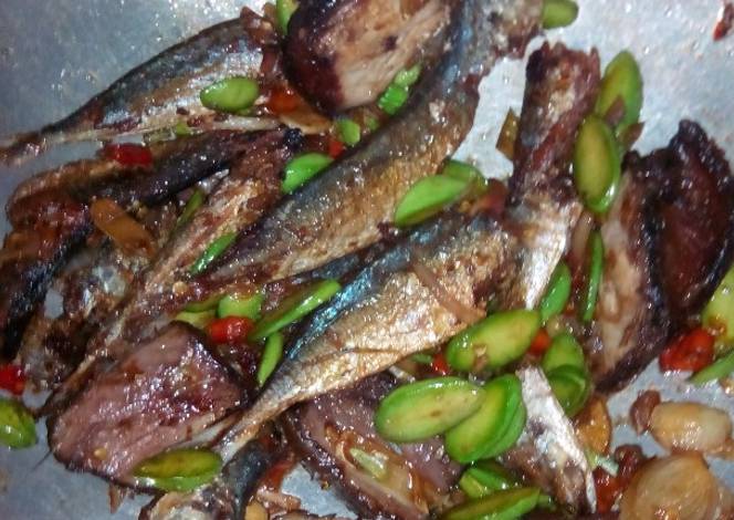 Resep Tumis Pete Ikan Asin  Ikan  Tongkol oleh Wida Ciwit 