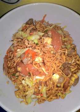 Mie Goreng Ayam Suwir Baso & Sosis #BikinRamadanBerkesan