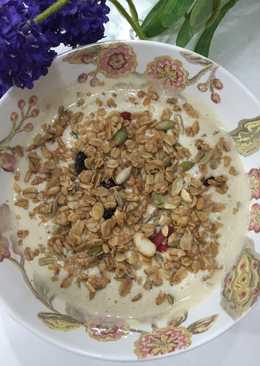Banana Manggo Soy Smoothies+ granola