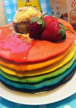 Rainbow Pancakes dengan Madu dan Ice Cream