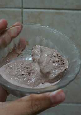 Es krim coklat pakai whip cream