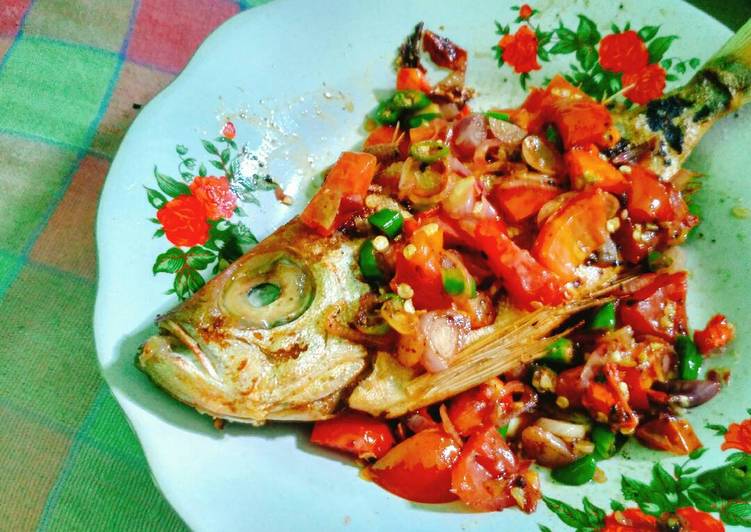 resep makanan Ikan Nila Merah Goreng Sambel Dabu-Dabu