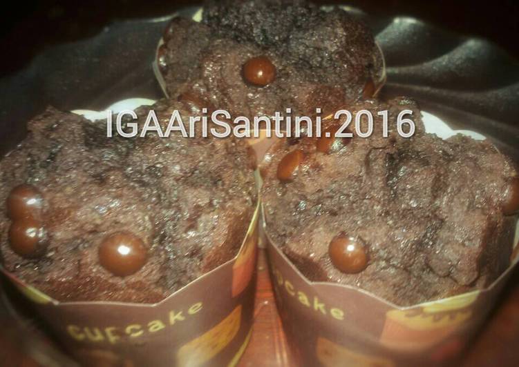 gambar untuk resep Double Chocolate Muffin - Muffin Coklat yang super nyoklat