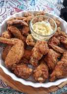 Sayap Ayam Crispy dengan Lemon Garlic Butter Dip