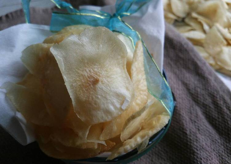 bahan dan cara membuat Homemade Keripik Singkong (Cassava Chips)