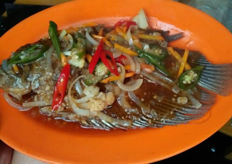 resep lengkap untuk Gurame Goreng Asam Manis.. ????