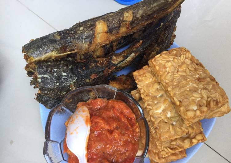 resep lengkap untuk Penyetan lele + tempe