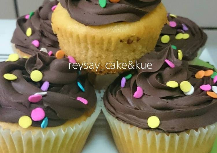 resep lengkap untuk Vanilla Cupcakes