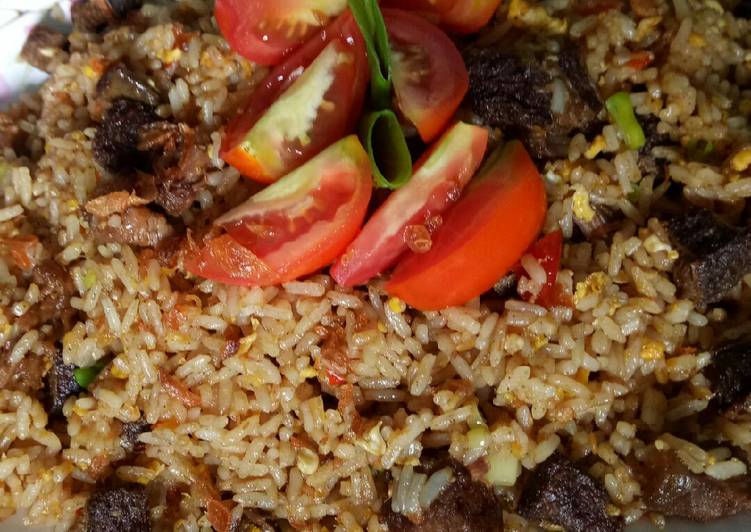 bahan dan cara membuat Nasi Goreng Daging Sapi super simple