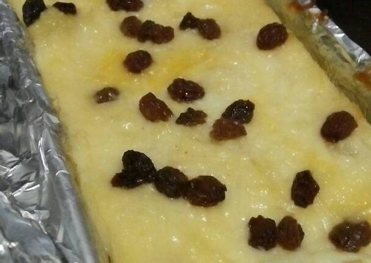 bahan dan cara membuat Pudding roti kelapa muda/klapetart?