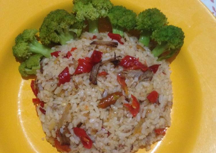 resep lengkap untuk Nasi goreng empal pedas brokoli