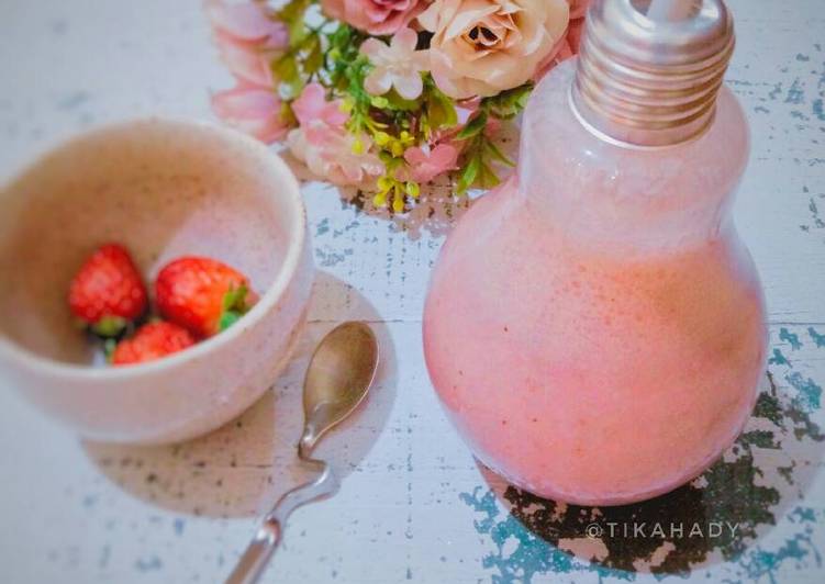 Resep Banana Strawberry Smoothies Kiriman dari Tika Hadyanti