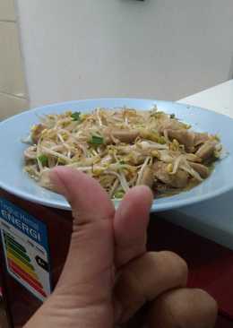Tumis bakso tauge pedas