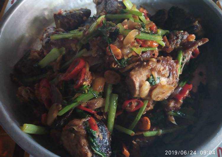  Resep Pindang tongkol bumbu tomat oleh Yullia Yuliantarii 