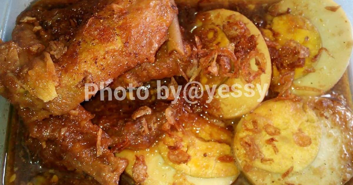 Resep Semur ayam bertelur ala Yessy Soelistyodjati