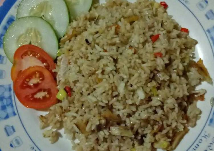  Resep Nasi goreng ikan asin pedas  oleh marlianimustamin 