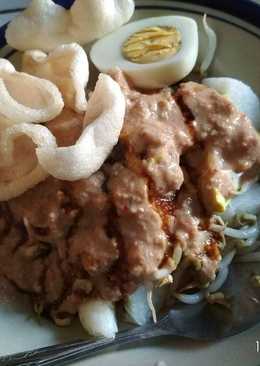 Kupat tahu bumbu kacang
