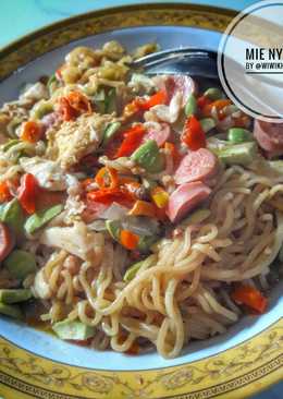 31. Mie Nyemek / Mie Goreng Instan ala Cueweth