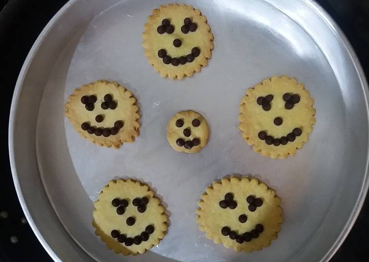 gambar untuk resep makanan 43. Chocochips smile cookies