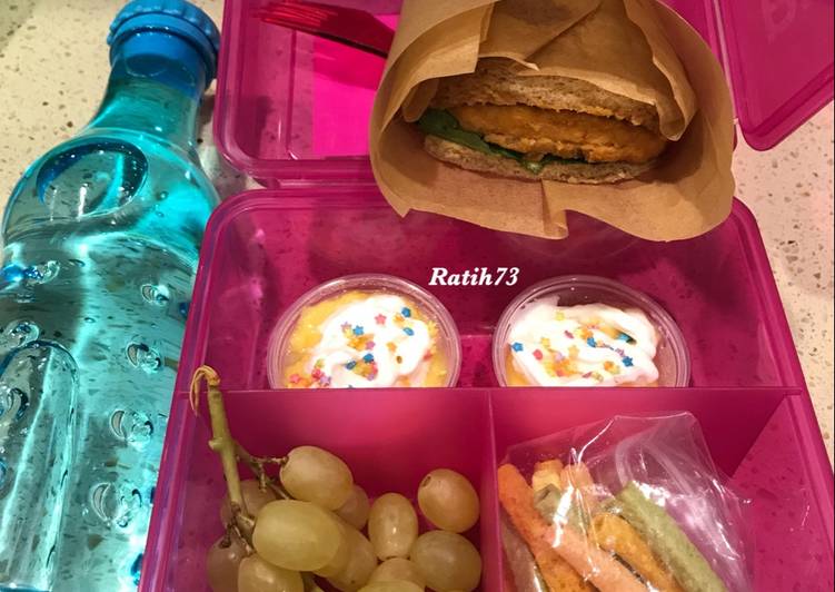 bahan dan cara membuat Salmon Sandwich Bekal Anak