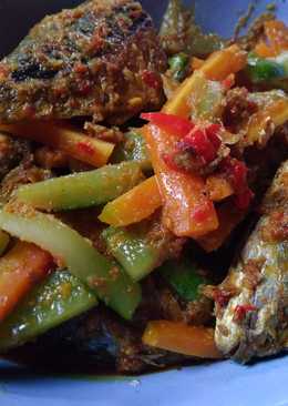 Ikan kembung bumbu acar
