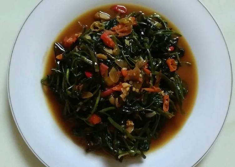 Resep Kangkung pedas masak terasi Dari tia kurnia