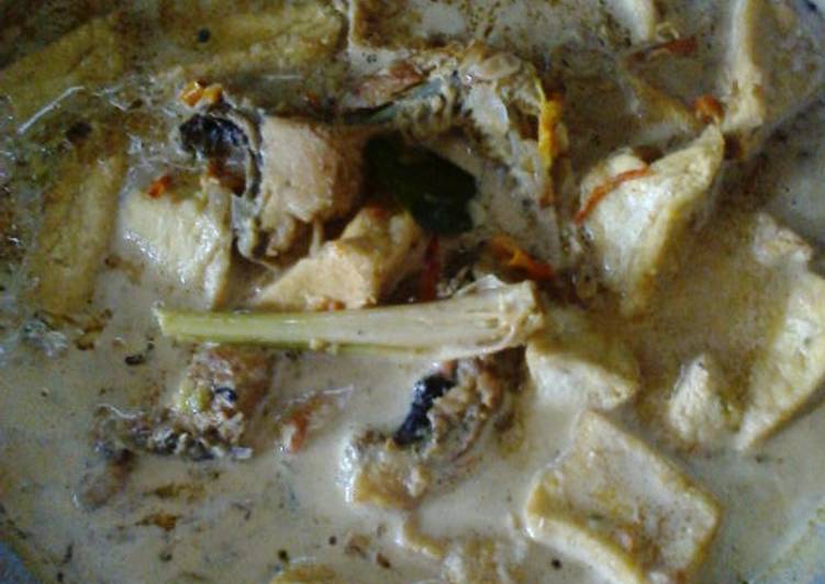 gambar untuk resep makanan Ayam tahu masak santan pedas