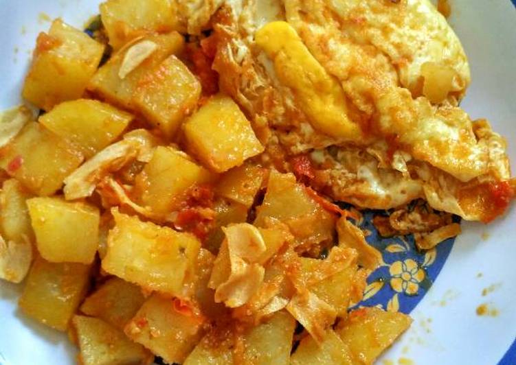 resep lengkap untuk [Ala Anak Kos] Kentang + Telur bumbu bali pedas