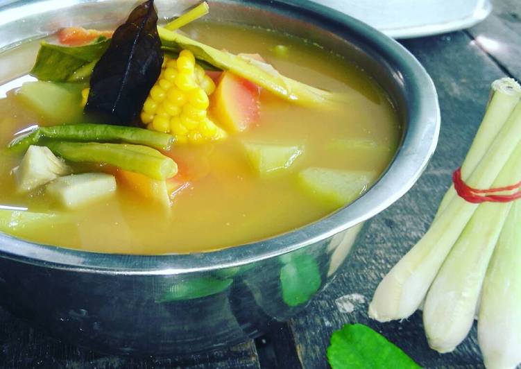 resep lengkap untuk Sayur asam belimbing wuluh