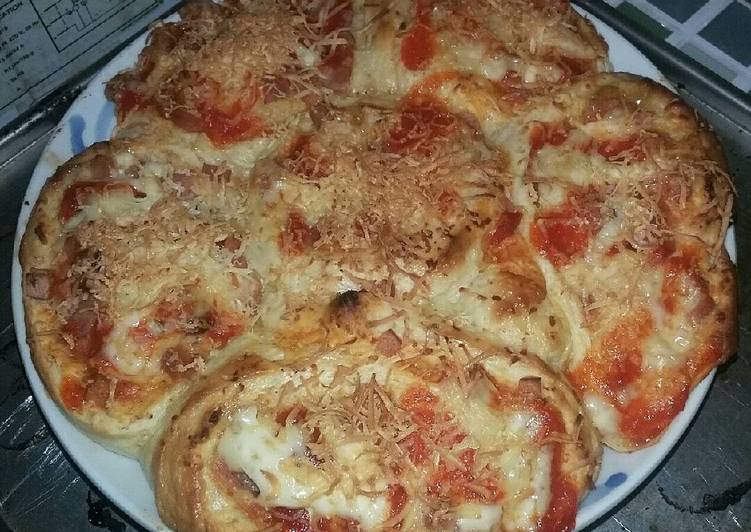 gambar untuk resep makanan Pizza Roll Bread  (Hokaido Milky bread)