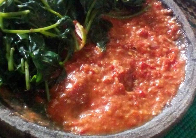 resep lengkap untuk Daun ketela with sambal bajak