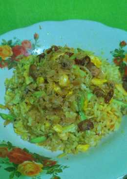Nasi Goreng Kunyit + PeTe tabur Teri Medan Goreng