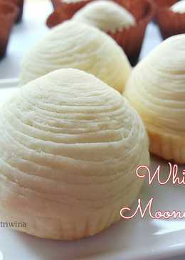 White Spiral Mooncake